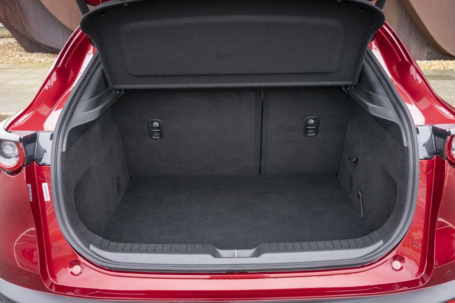 Багажник Mazda CX-30 Skyactiv-X 2019 года  (UK) (фото 75 из 82)